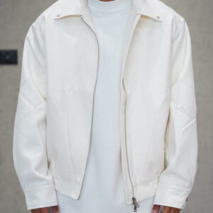 גקט 'SIGN' שמנת